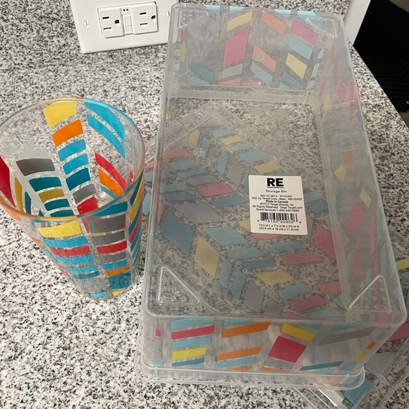 RE “Room Essentials” by Target Bin with Fitted Top and Tumbler / Plastic Glass - Picture 13 of 13